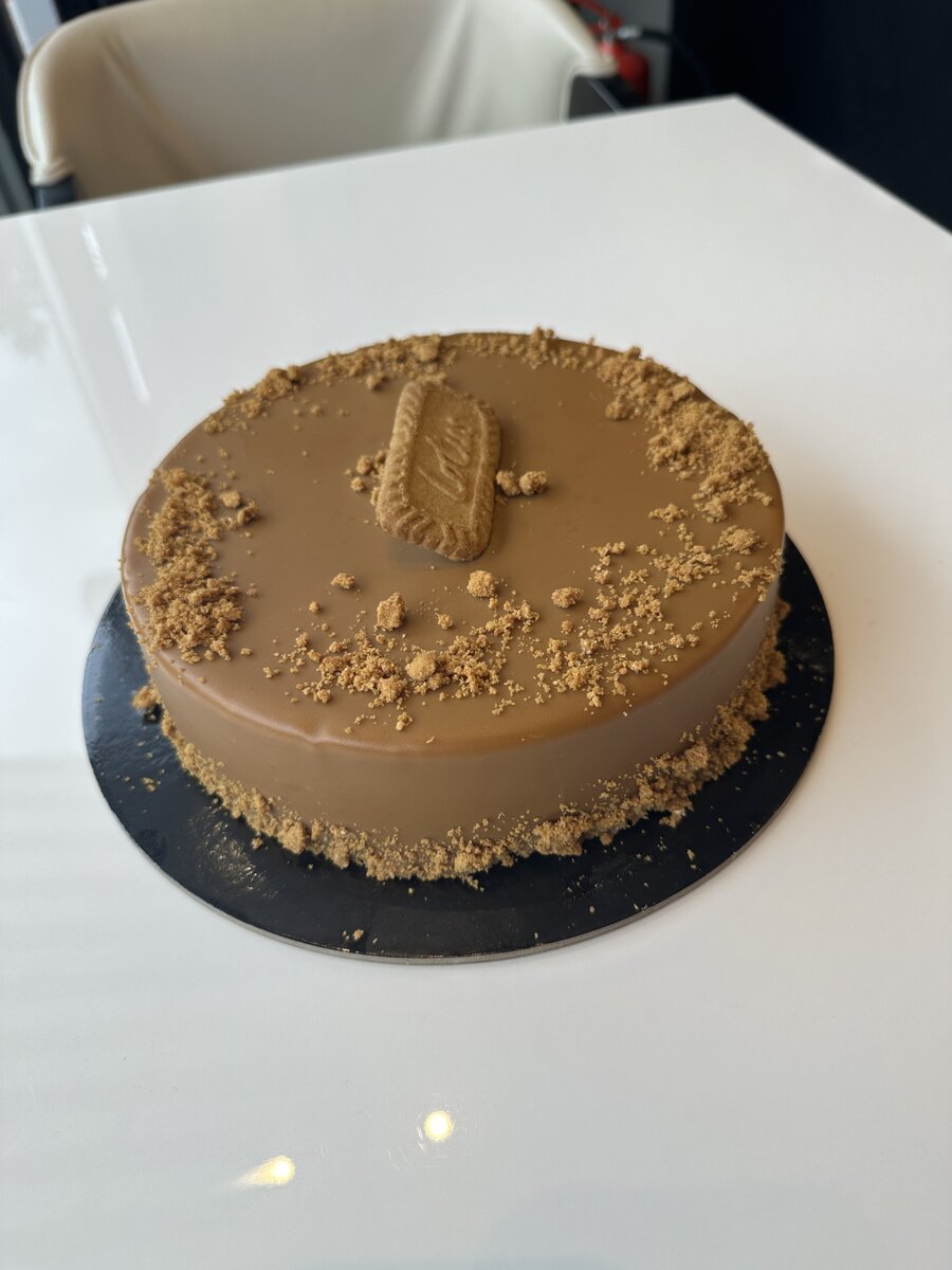 Biscoff Caramel Cake